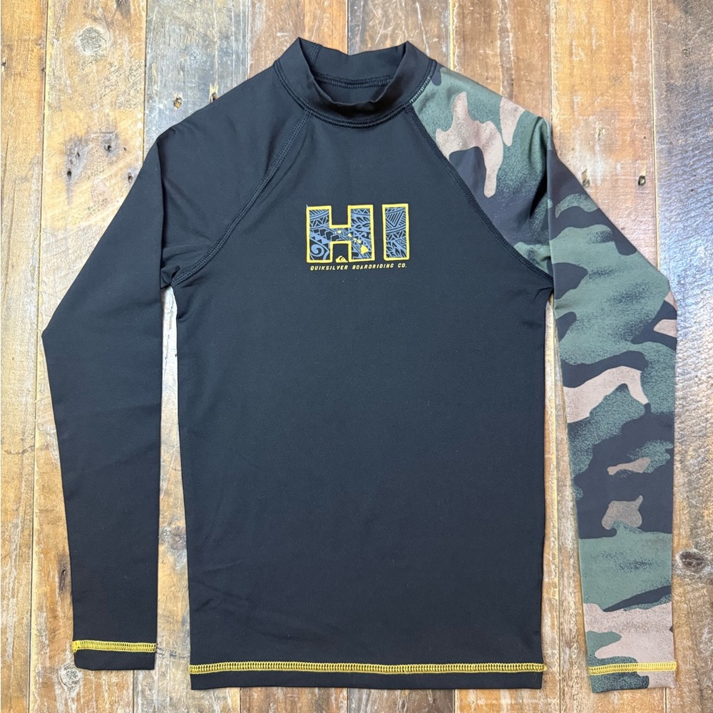 Quiksilver Black and Green Camouflage Rash Guard